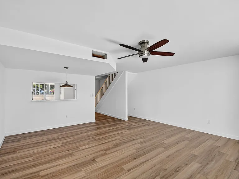 101 Half Moon Cir #B — Photo 9