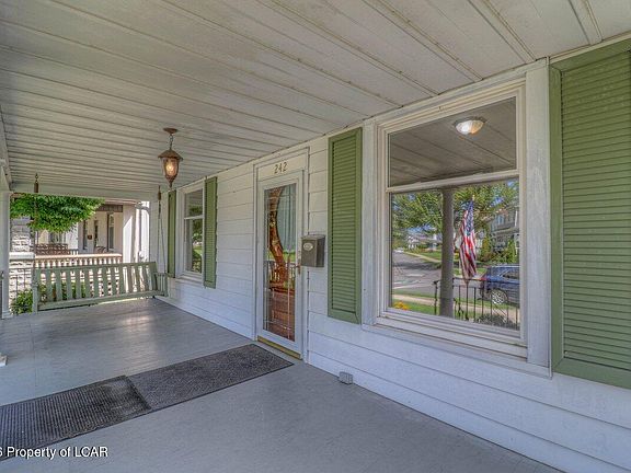 4th image of 242 E Pettebone St
