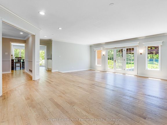 3rd image of 152 Treegrove Cir