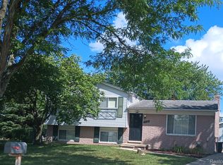 35384 Connecticut Dr, Sterling Heights, MI 48310