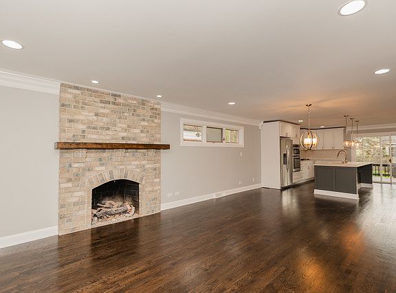 2nd image of 927 N Waiola Ave