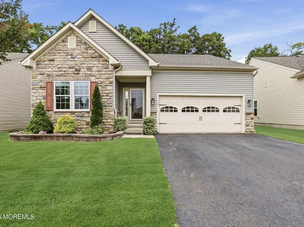 14 La Quinta Lane, Lakewood, NJ 08701