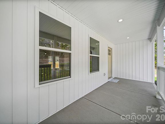 4th image of 909 Pennington Rd