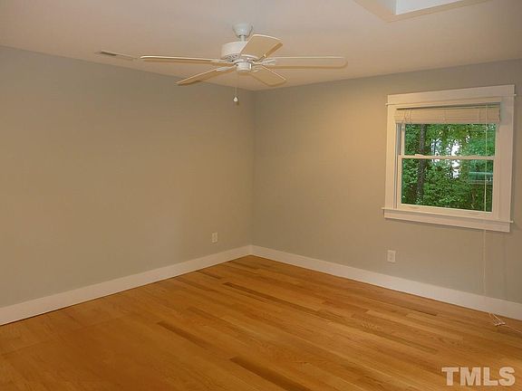 5th image of 904 E Franklin St