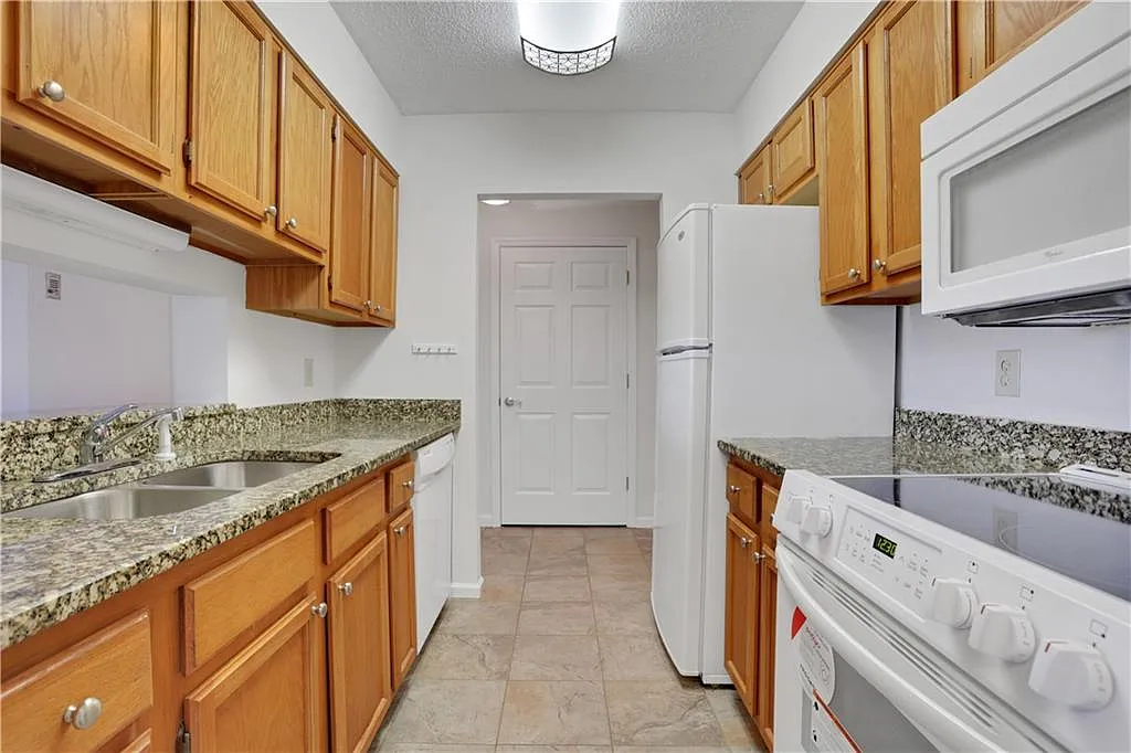 1 bed, 1.0 bath, 760 sqft, $2,148 — Photo 4