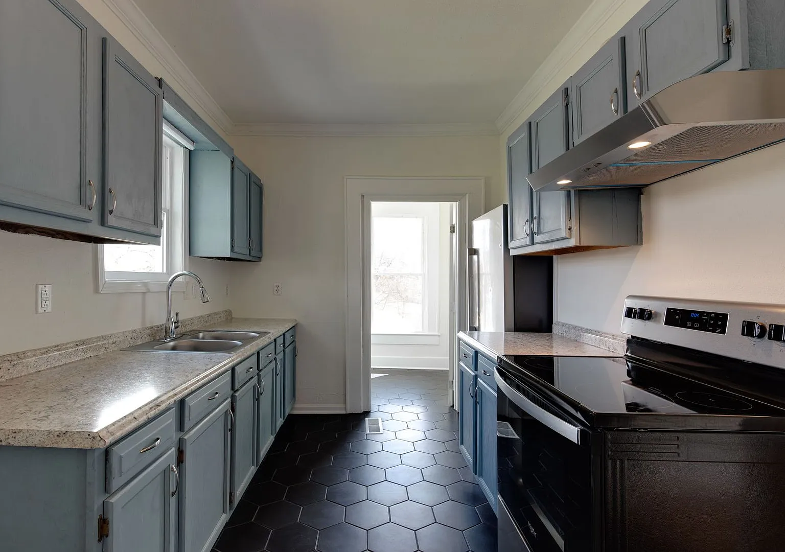 Newly renovated 2bed/1bath — Photo 3