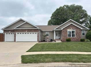 1085 Lost Tree Dr, Sherman, IL 62684