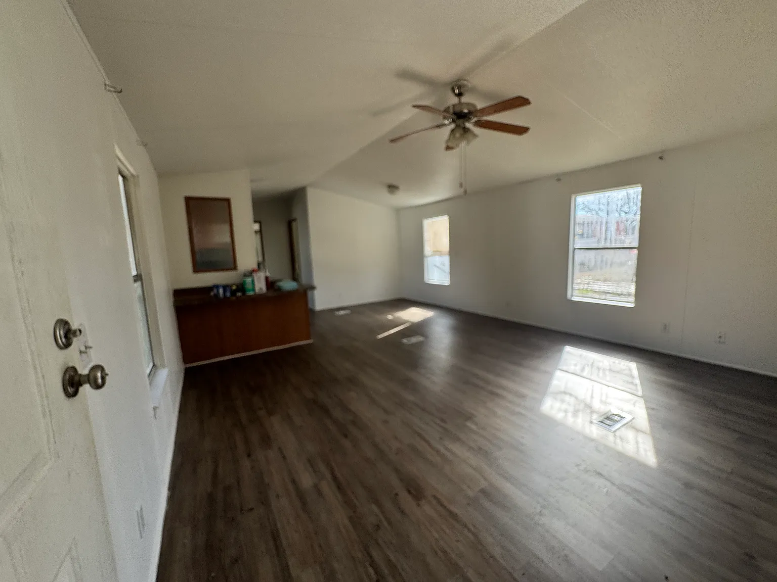 2 bed, 896 sqft, $1,300 — Photo 3