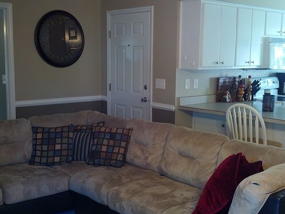 Living Area(angle 2)