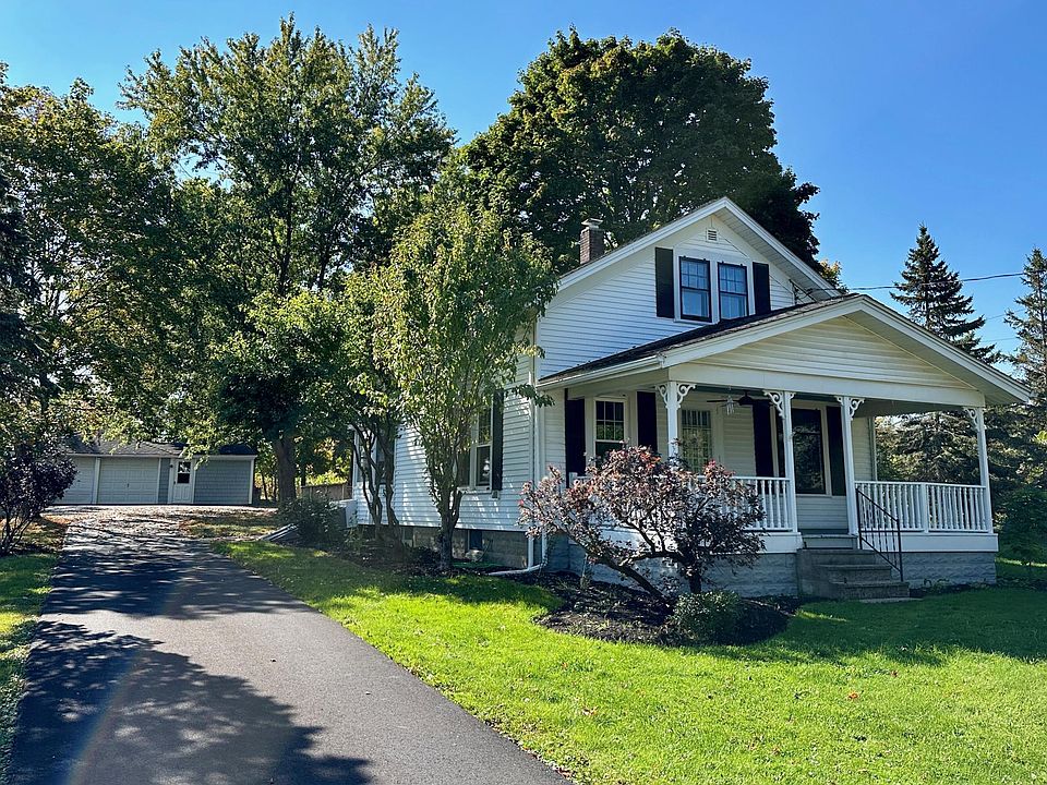 Beautiful home just outside the village of Orchard Park