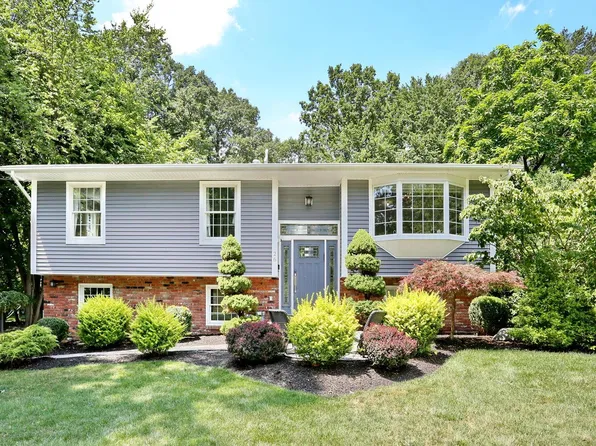 26 Thomsen Drive, Airmont, NY 10952