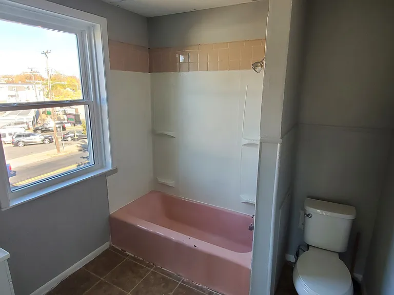 914 New Holland Rd #2W — Photo 9