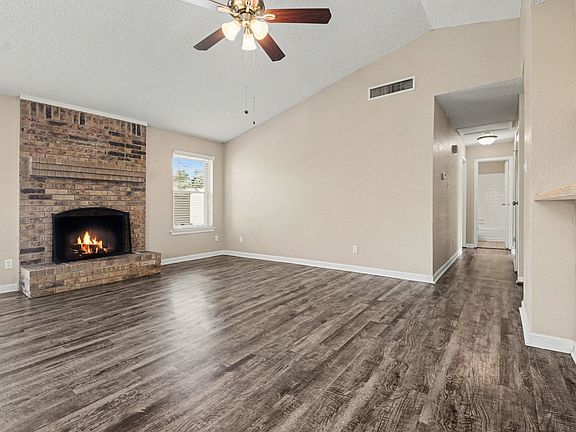 3rd image of 1024 S Riverside Dr