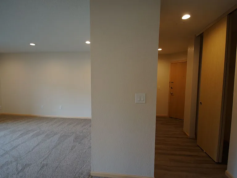 Larpenteur Estates Apartments — Photo 99