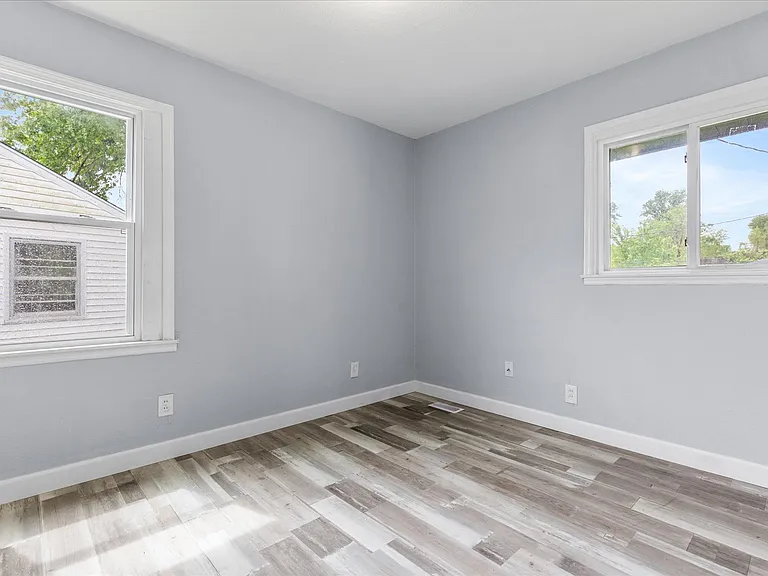 332 Banff Cir — Photo 14