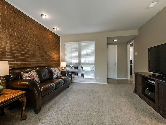 3rd image of 823 Wisteria Way