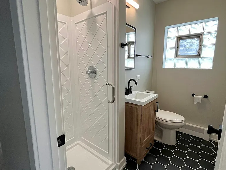 small full bathroom