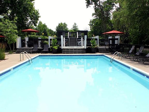 4th image of 380 Saint Andrews Dr