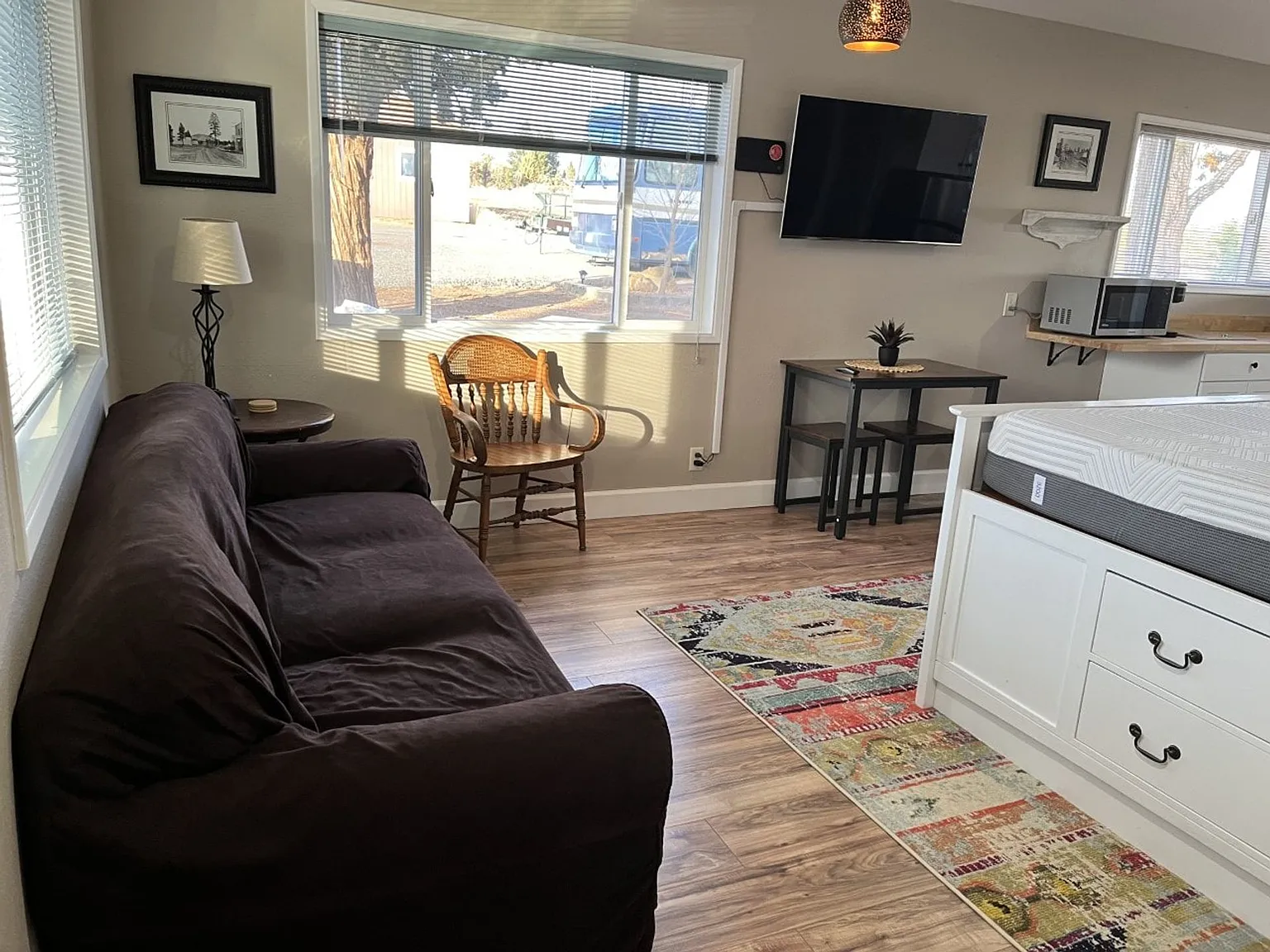 Availble October 1, 2026: Super Sweet Short Term Furnished Studio On 20 Acre Tumalo Ranch — Photo 2