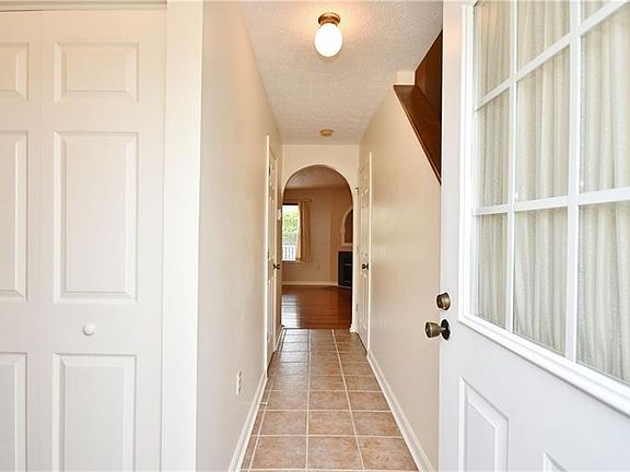 3rd image of 1464 Yorktowne Dr