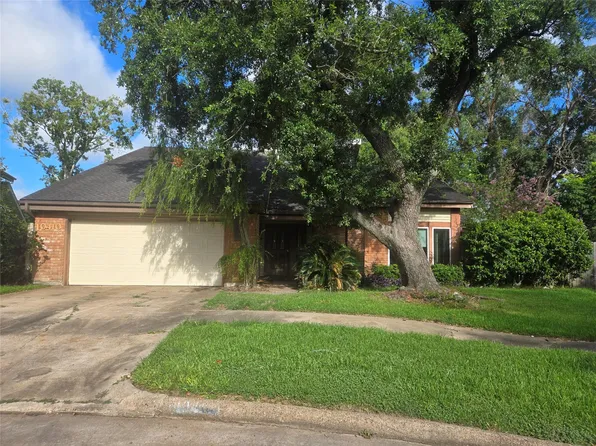 10410 Tennis Ct, Houston, TX 77099