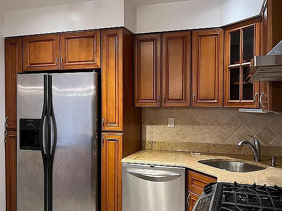 3 bed, 1.5 bath, 1800 sqft, $3,300 — Photo 2