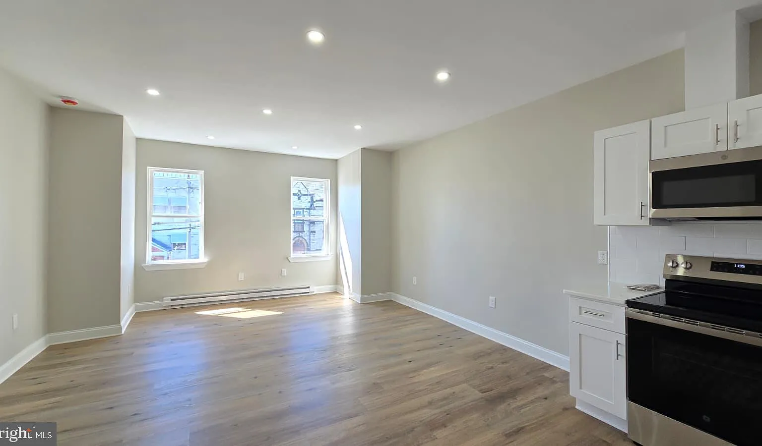 2 bed, 1.0 bath, 1830 sqft, $1,300 — Photo 4