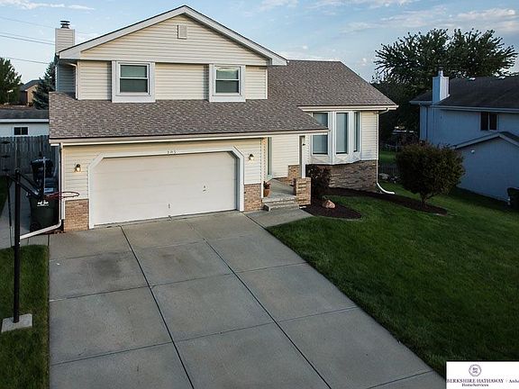2nd image of 203 Summerset Dr