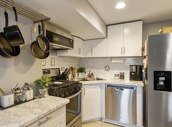 4th image of 837 W Lawrence Ave #G