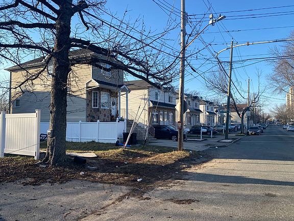 3rd image of 172 Holland Ave