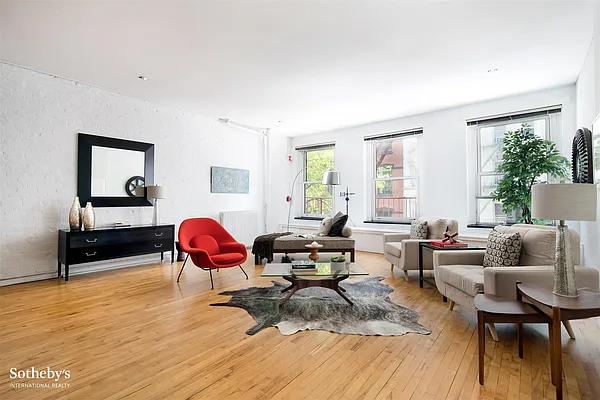 Sold by Sotheby's International Realty | media 11