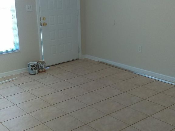 3rd image of 412 Country Lane Dr