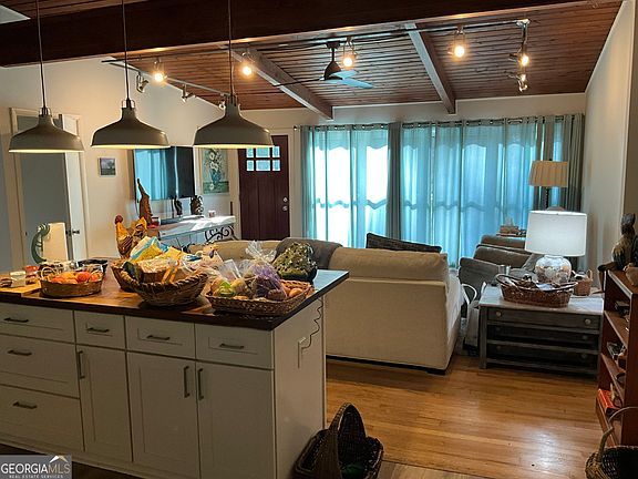4th image of 2704 Cove Cir
