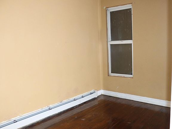 4th image of 1044 College Ave #2