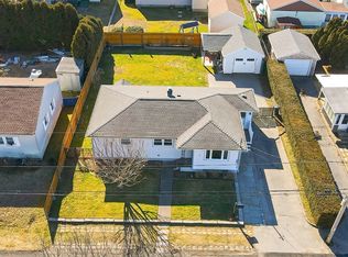 41 Kenyon Rd, Tiverton, RI 02878