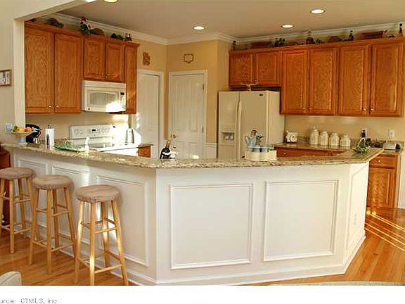 4th image of 350 Niblick Ln