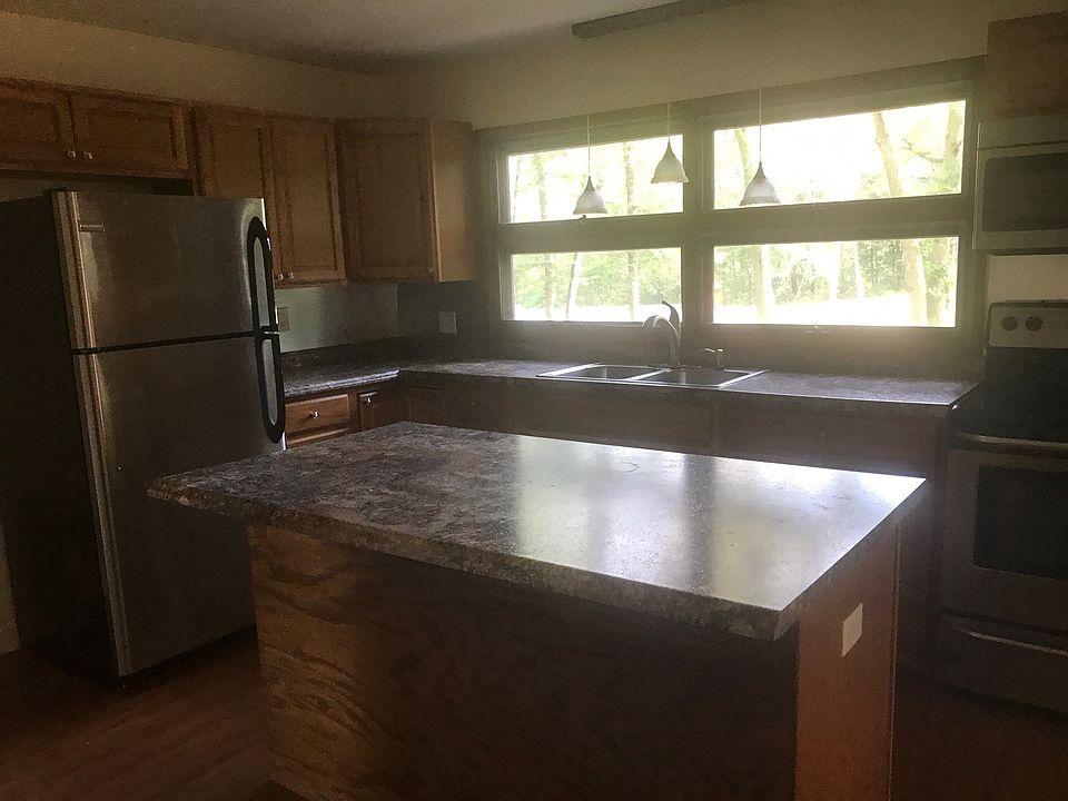 2nd image of 529 Douglas Pike