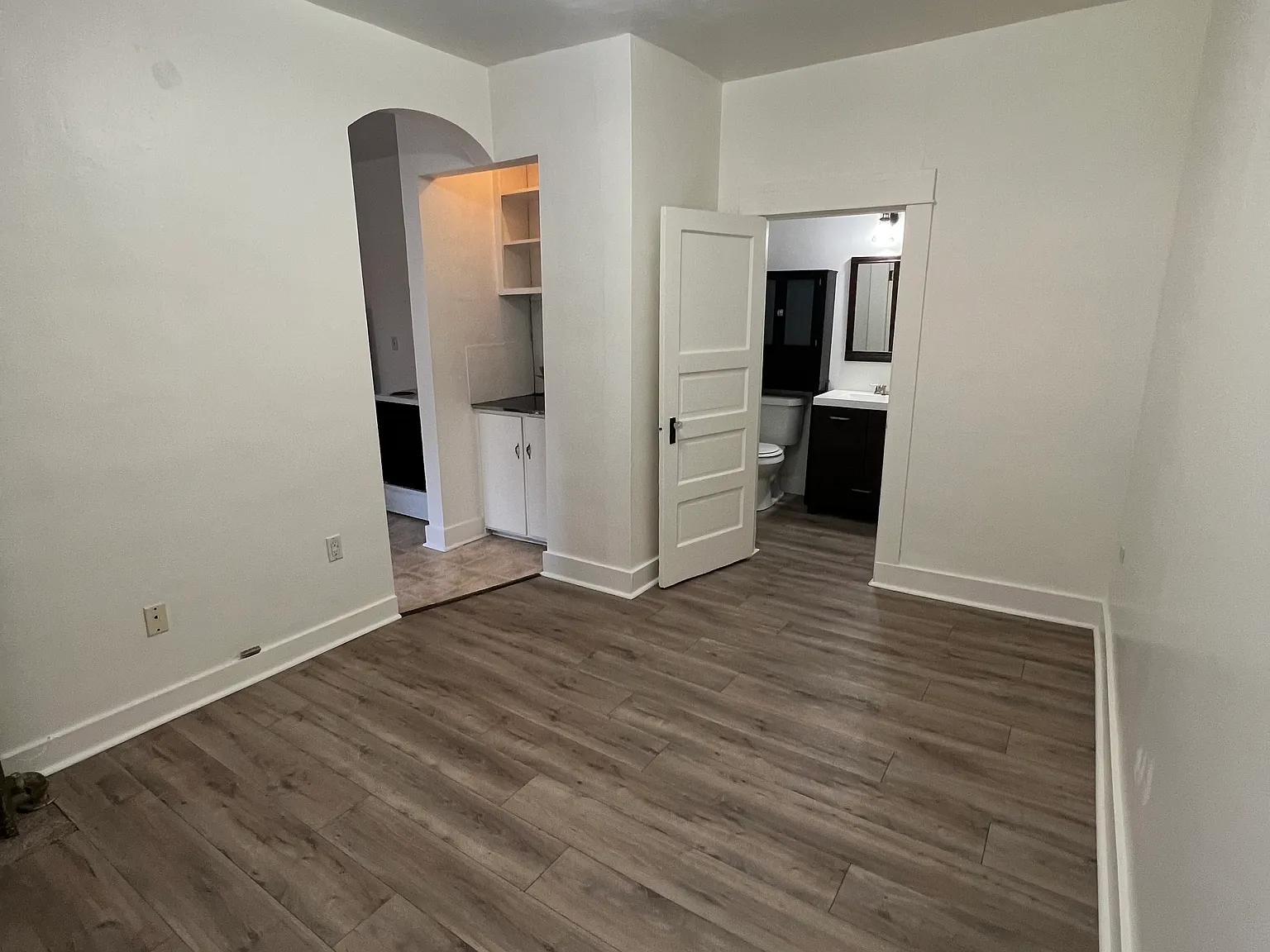 421 Abbot Rd — Photo 3
