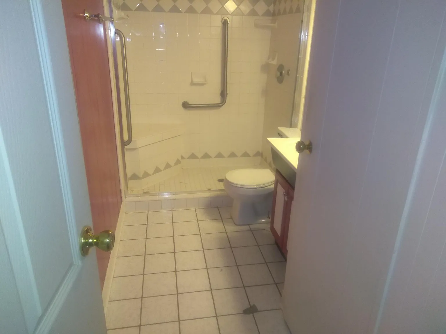 3 bed, 960 sqft, $1,200 — Photo 2