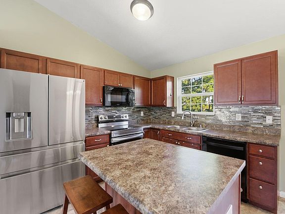 3rd image of 6397 Regal Ridge Dr