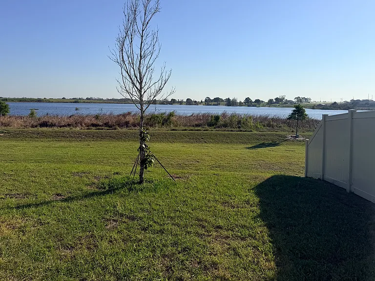 Nice Private back yard, backs to conservation & lake!!