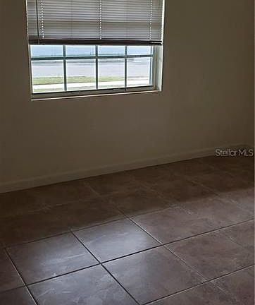 4th image of 2035 Woodlawn Dr