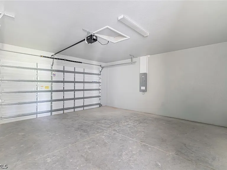 208 Clover Ave — Photo 13