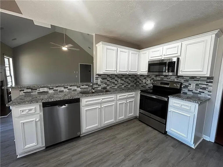 249 Deerfield Ct — Photo 3