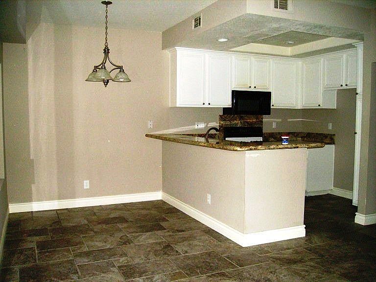 Dining & kitchen area
