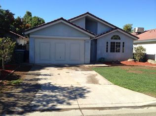 5559 W Vartikian Ave, Fresno, CA 93722