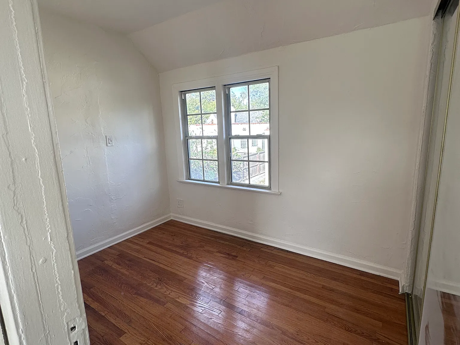 939 N La Jolla Ave — Photo 2