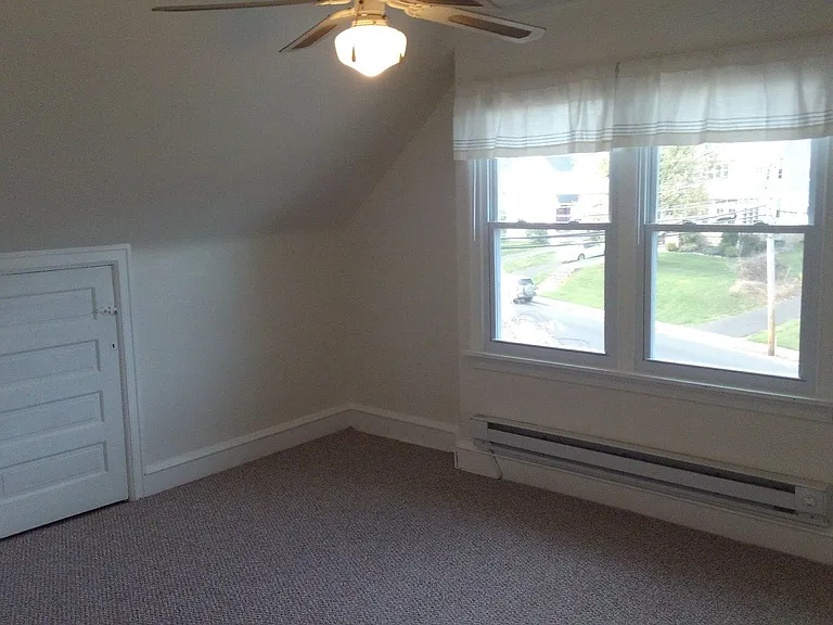 Bedroom/living room.