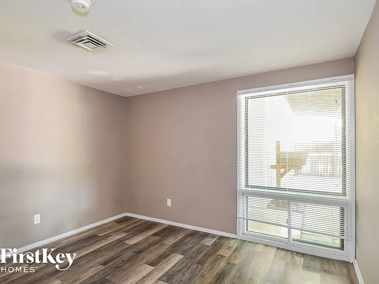 2240 Cherry Ln — Photo 12