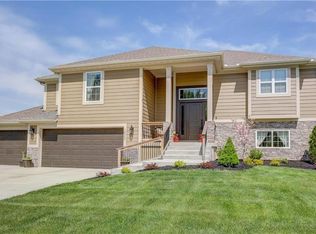 18300 Belinda Dr, Smithville, MO 64089